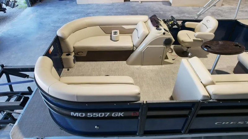 Slide: The Image of Crest 200 L 2019 - 22