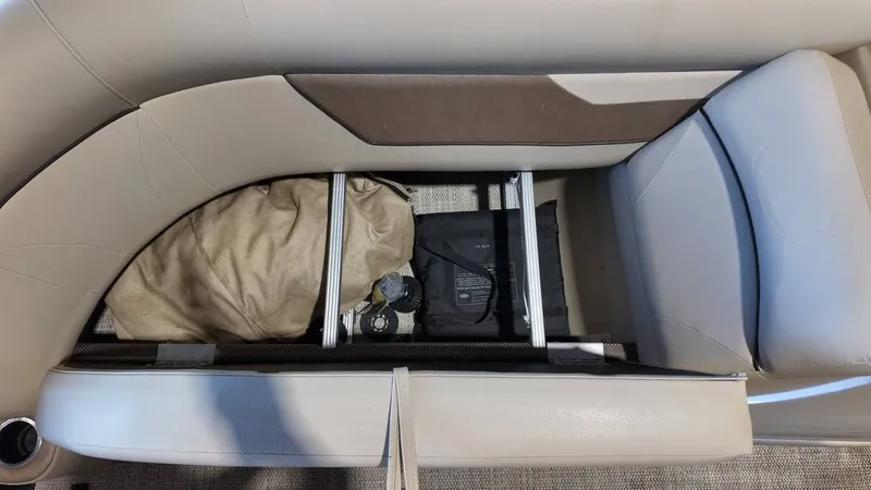 Slide: The Image of Crest 200 L 2019 - 24