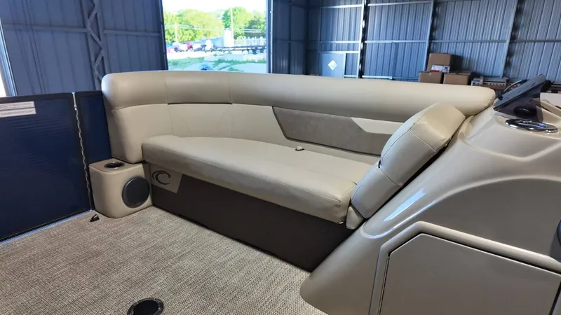 Slide: The Image of Crest 200 L 2019 - 25