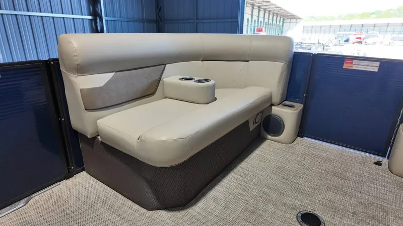 Slide: The Image of Crest 200 L 2019 - 27