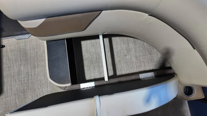 Slide: The Image of Crest 200 L 2019 - 28