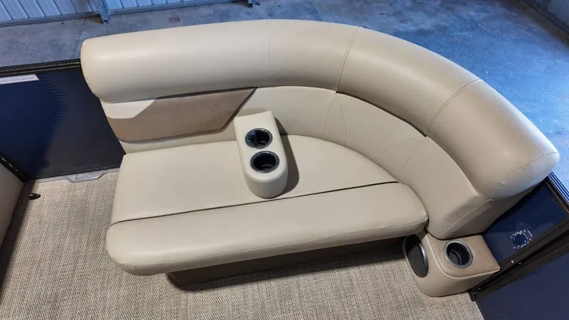 Slide: The Image of Crest 200 L 2019 - 29