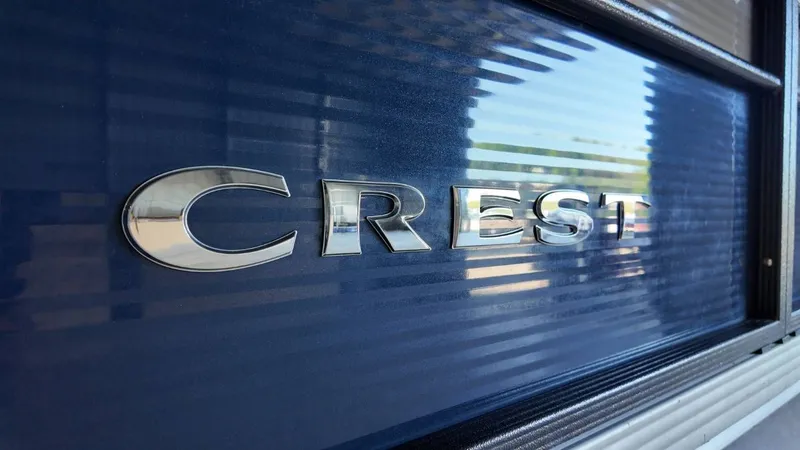 Slide: The Image of Crest 200 L 2019 - 3