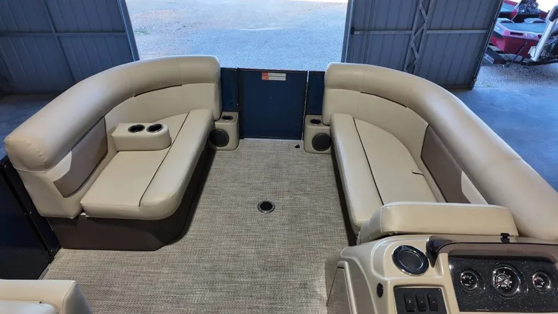 Slide: The Image of Crest 200 L 2019 - 31