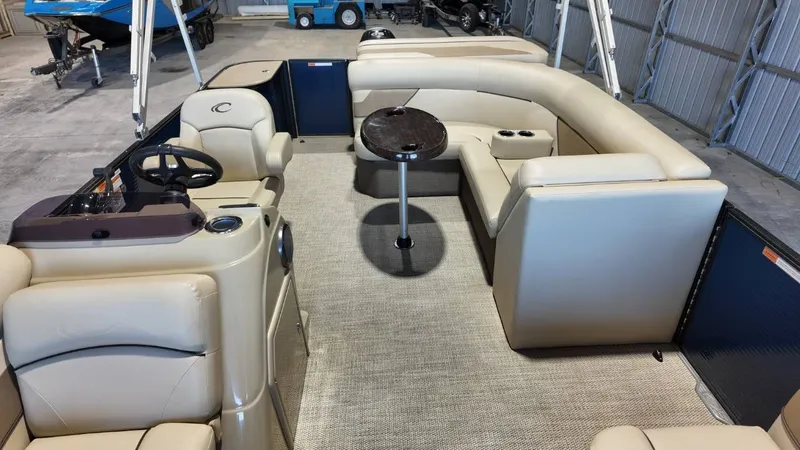 Slide: The Image of Crest 200 L 2019 - 32