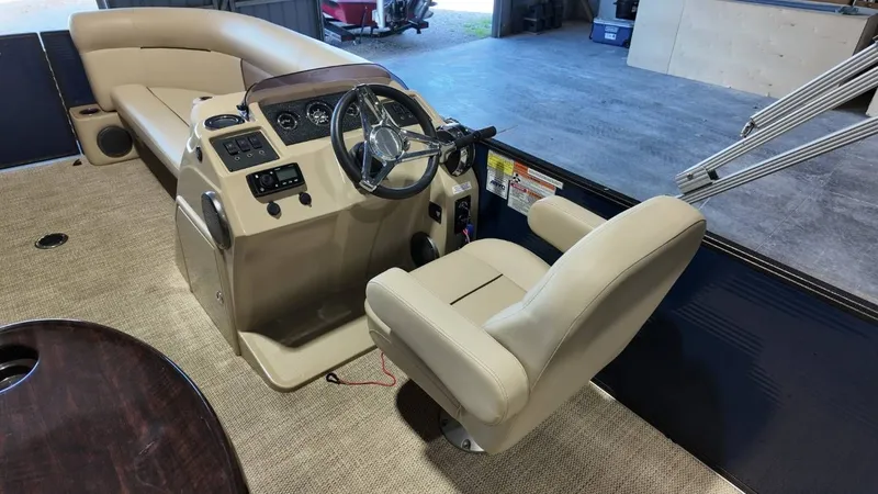 Slide: The Image of Crest 200 L 2019 - 34