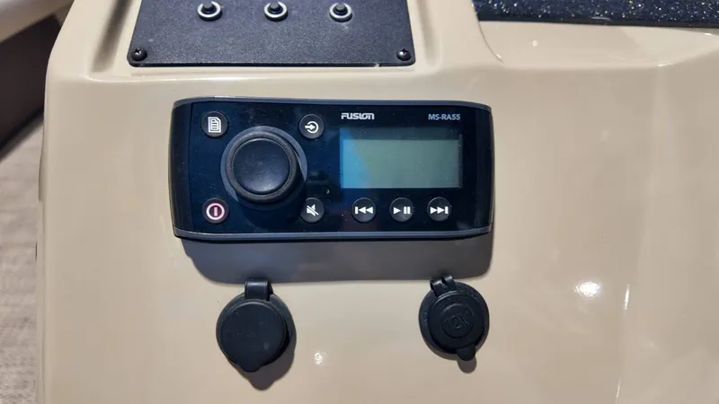 Slide: The Image of Crest 200 L 2019 - 35