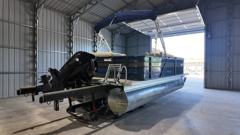 Slide: The Image of Crest 200 L 2019 - 4