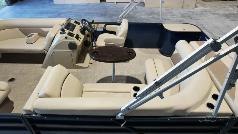 Slide: The Image of Crest 200 L 2019 - 43