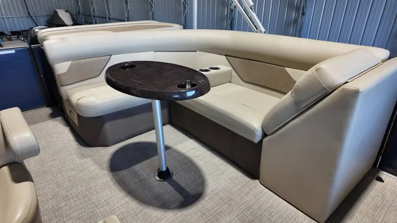 Slide: The Image of Crest 200 L 2019 - 46