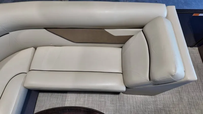 Slide: The Image of Crest 200 L 2019 - 47