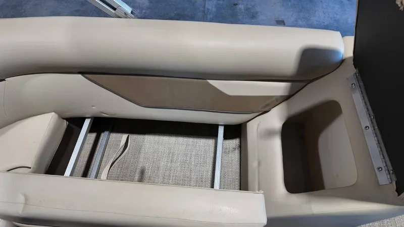 Slide: The Image of Crest 200 L 2019 - 48