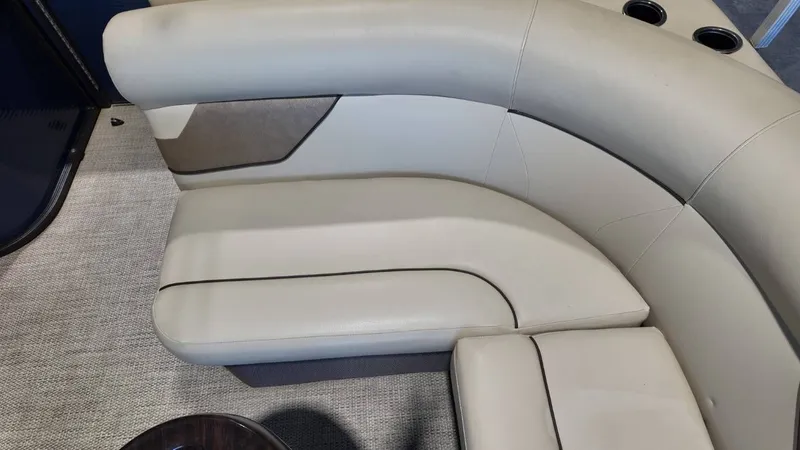 Slide: The Image of Crest 200 L 2019 - 49