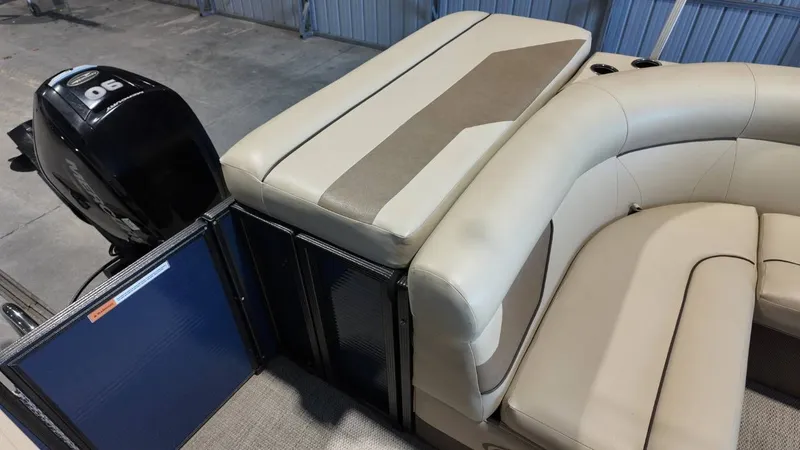 Slide: The Image of Crest 200 L 2019 - 51