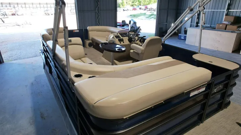 Slide: The Image of Crest 200 L 2019 - 53