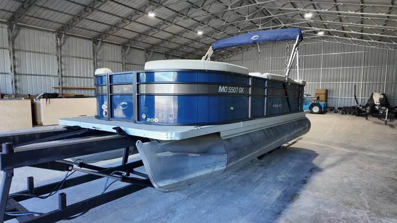 Slide: The Image of Crest 200 L 2019 - 7