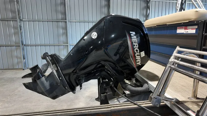 Slide: The Image of Crest 200 L 2019 - 9