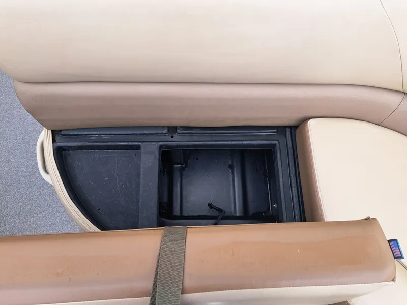 Slide: The Image of Veranda VF20F4 2018 - 16