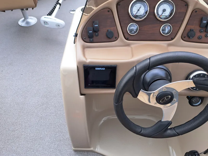 Slide: The Image of Veranda VF20F4 2018 - 19