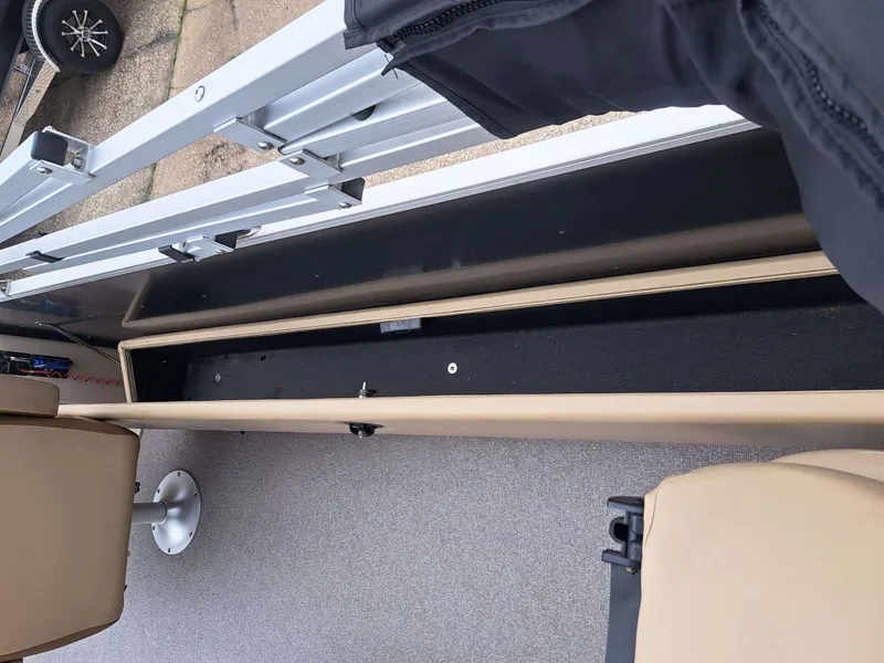 Slide: The Image of Veranda VF20F4 2018 - 20