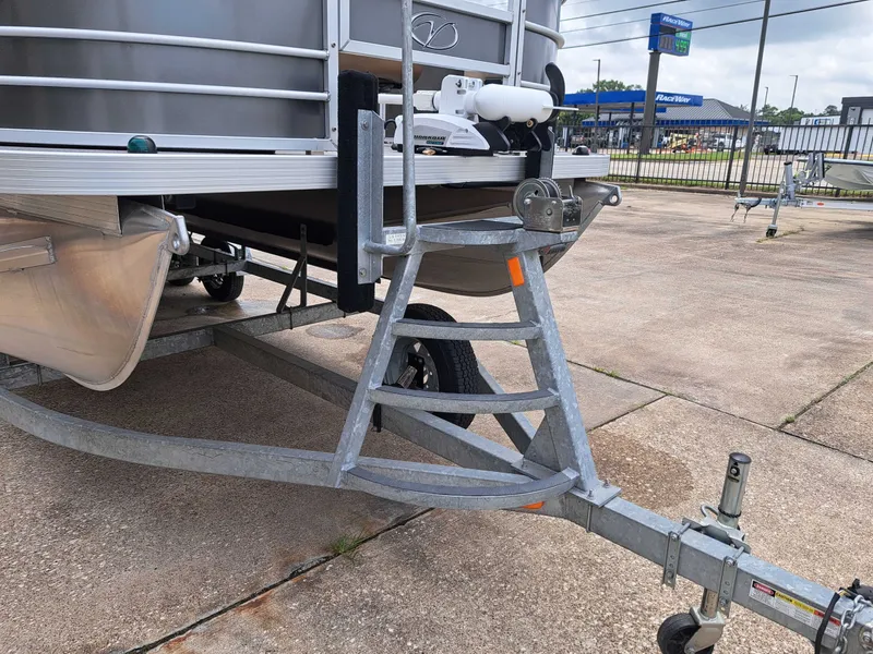 Slide: The Image of Veranda VF20F4 2018 - 6