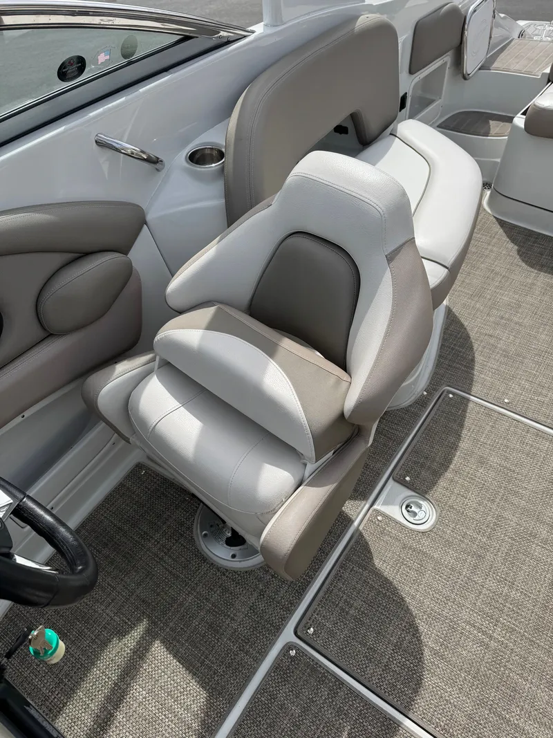 Slide: The Image of Crownline Boats E27EC 2018 - 11