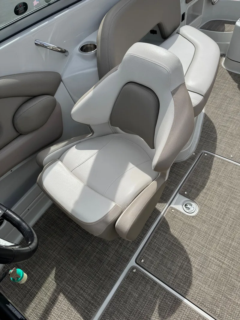 Slide: The Image of Crownline Boats E27EC 2018 - 12