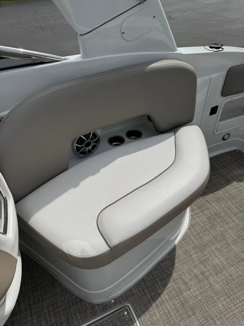 Slide: The Image of Crownline Boats E27EC 2018 - 13