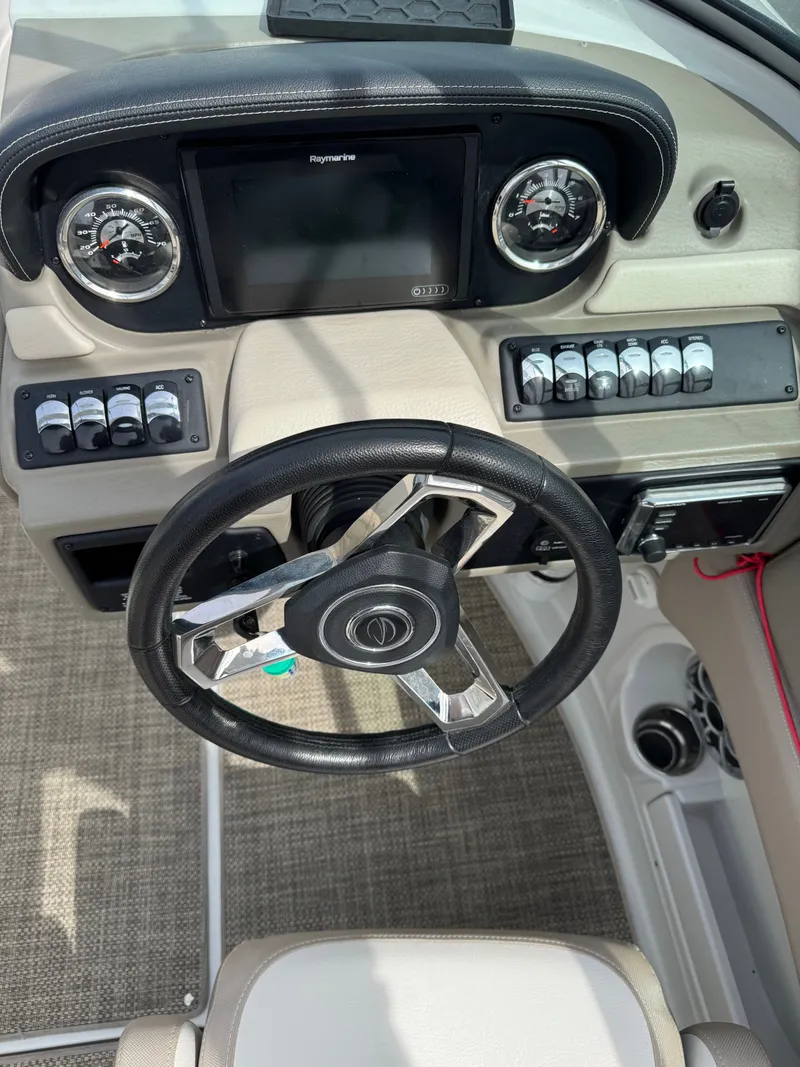 Slide: The Image of Crownline Boats E27EC 2018 - 14