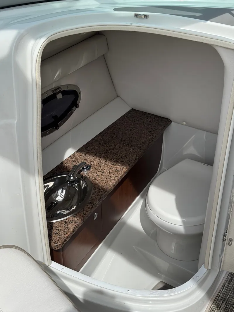 Slide: The Image of Crownline Boats E27EC 2018 - 16