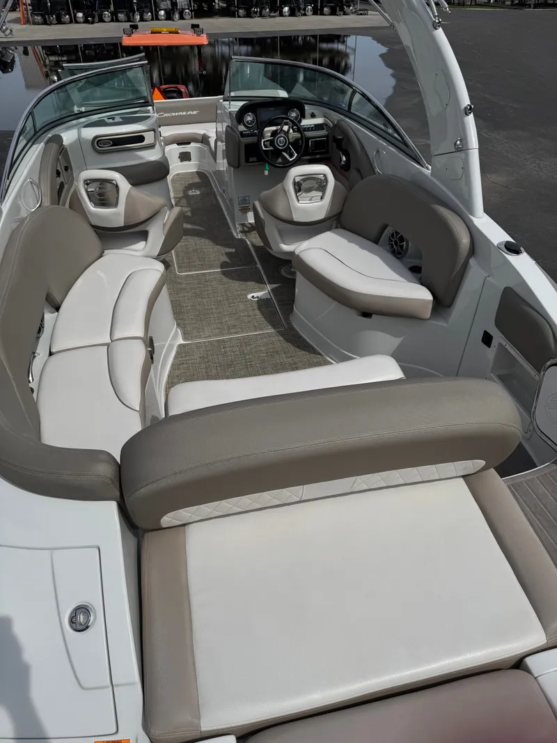 Slide: The Image of Crownline Boats E27EC 2018 - 20