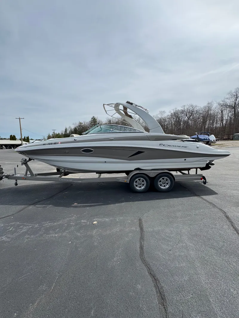 Slide: The Image of Crownline Boats E27EC 2018 - 5