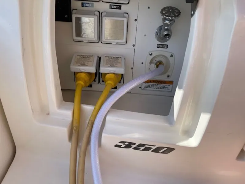 Slide: The Image of Sea Ray Sundancer 350 2014 - 18