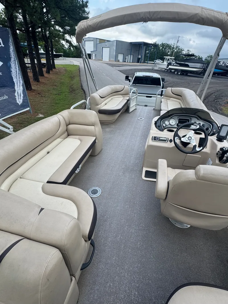 Slide: The Image of Sun Tracker Party Barge 24DLX 2016 - 3