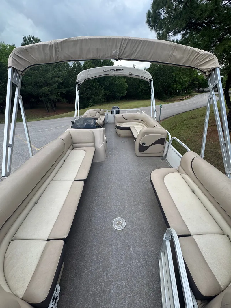 Slide: The Image of Sun Tracker Party Barge 24DLX 2016 - 4