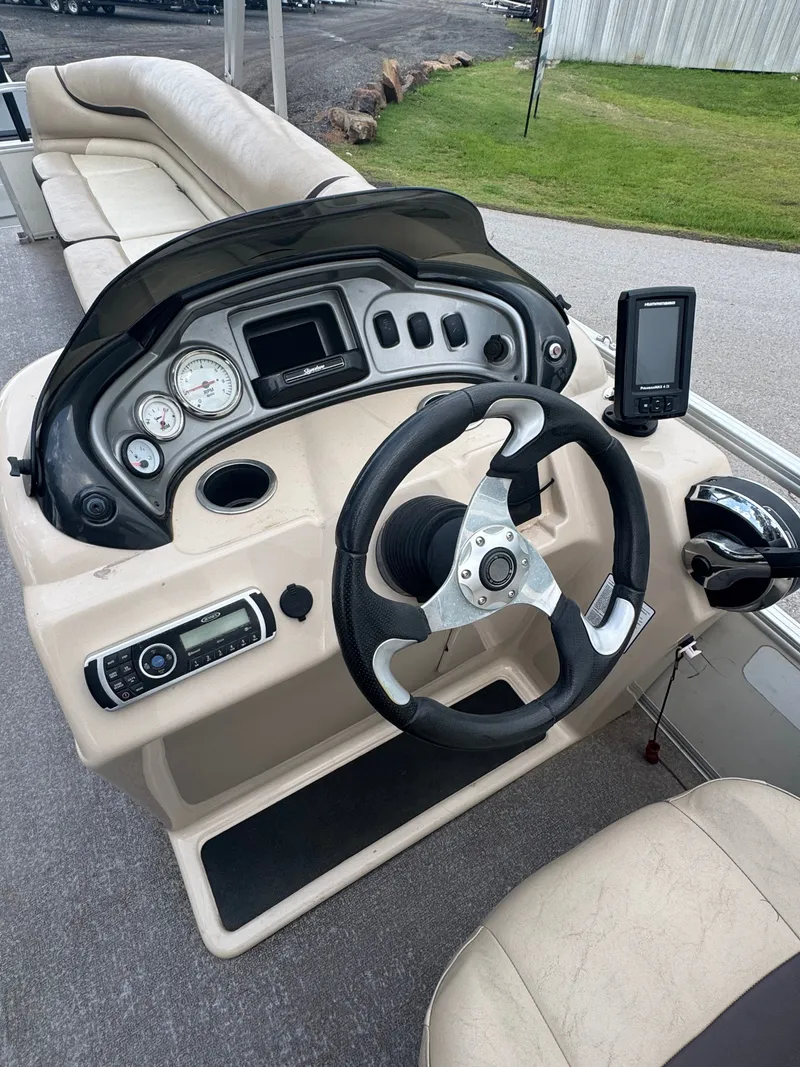 Slide: The Image of Sun Tracker Party Barge 24DLX 2016 - 5