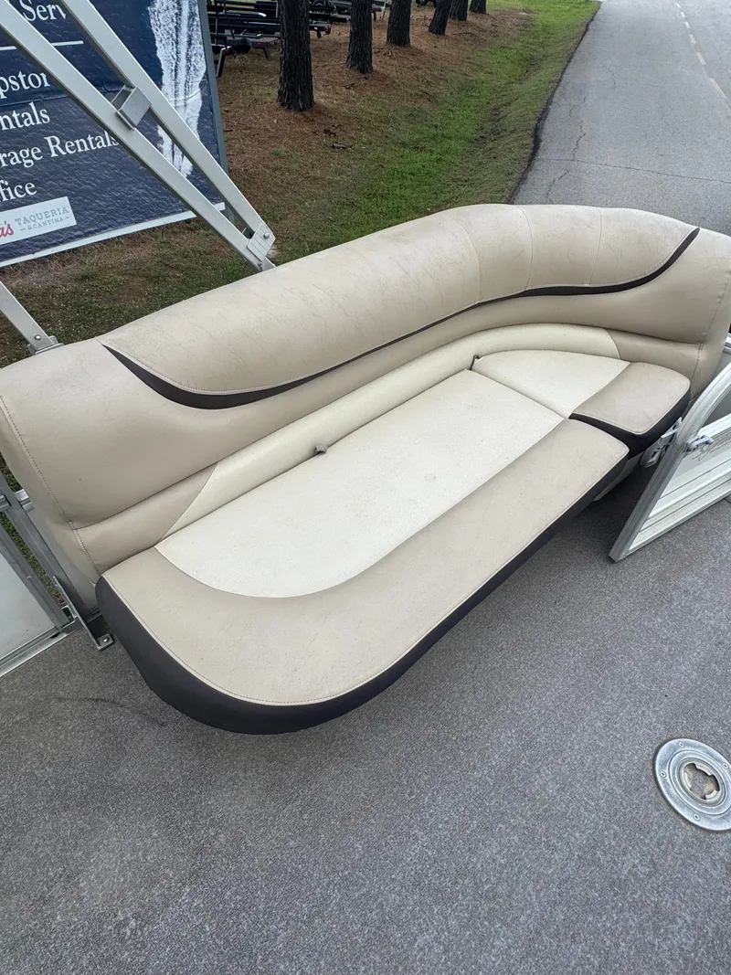 Slide: The Image of Sun Tracker Party Barge 24DLX 2016 - 7