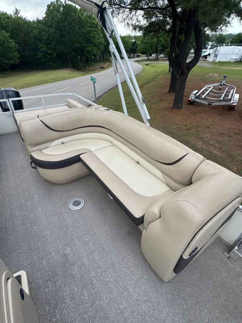 Slide: The Image of Sun Tracker Party Barge 24DLX 2016 - 8