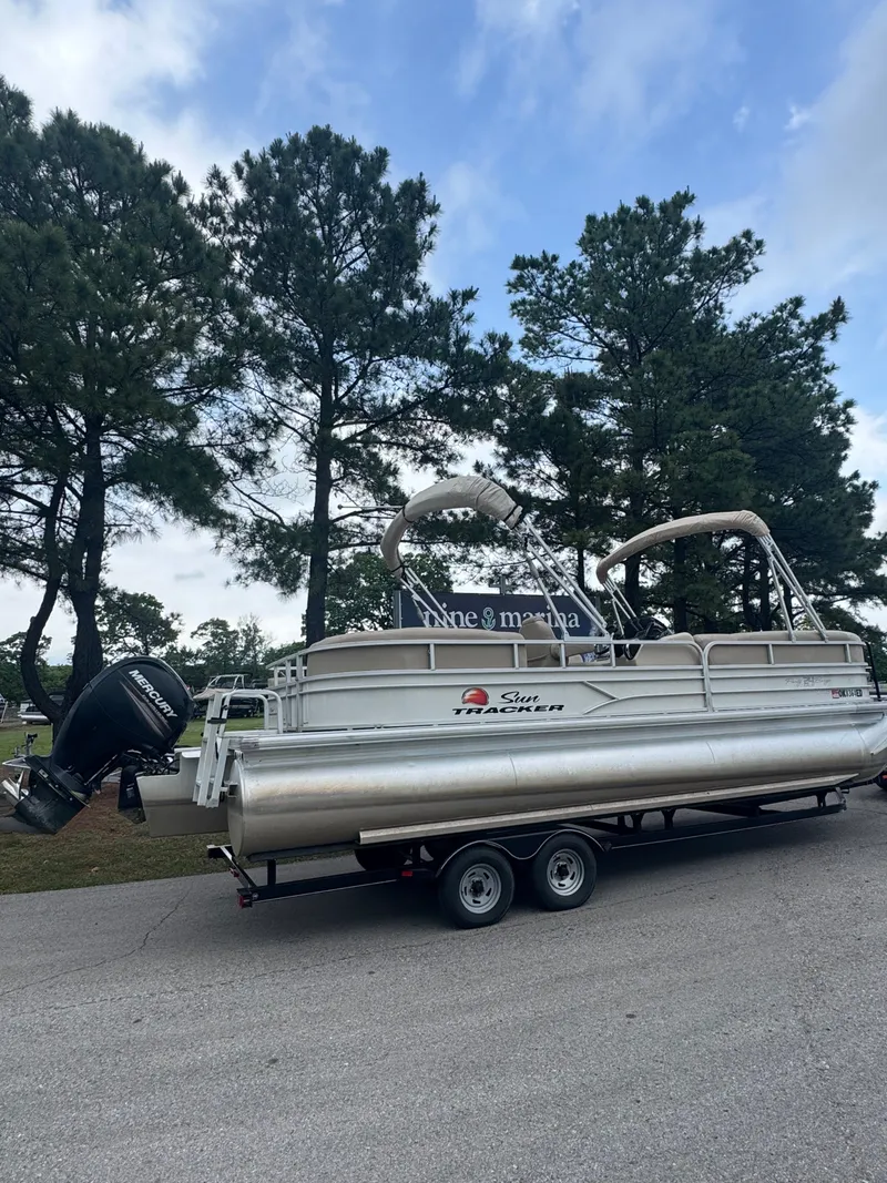 Slide: The Image of Sun Tracker Party Barge 24DLX 2016 - 9