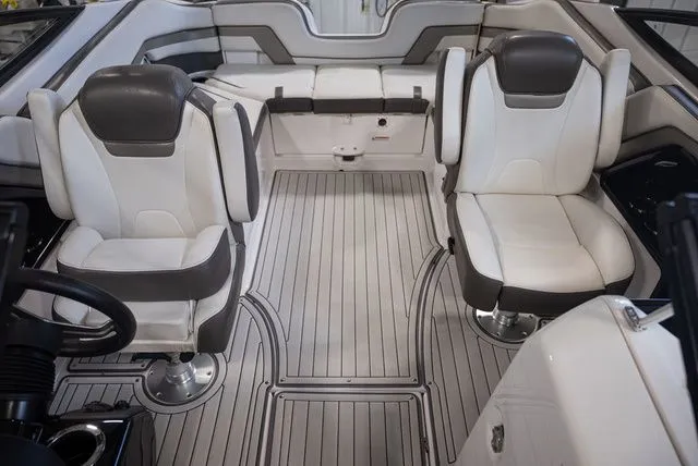 Slide: The Image of Yamaha 242 Limited S 2017 - 15