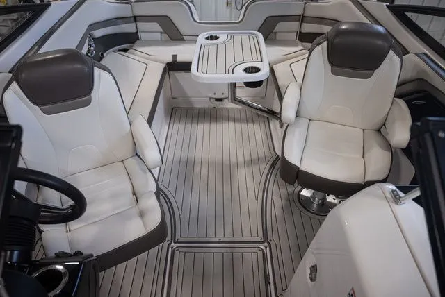 Slide: The Image of Yamaha 242 Limited S 2017 - 16