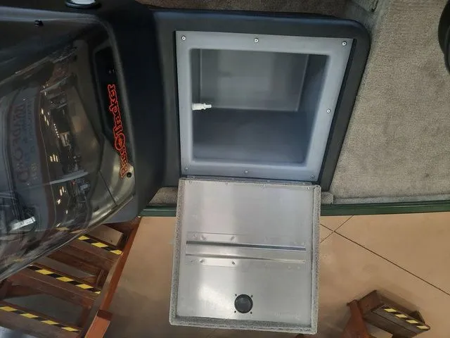 Slide: The Image of Tracker Bass Tracker Classic Limited 2026 - 13