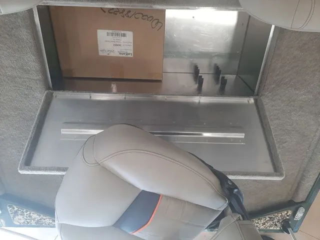 Slide: The Image of Tracker Bass Tracker Classic Limited 2026 - 21