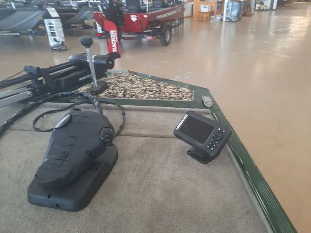 Slide: The Image of Tracker Bass Tracker Classic Limited 2026 - 24