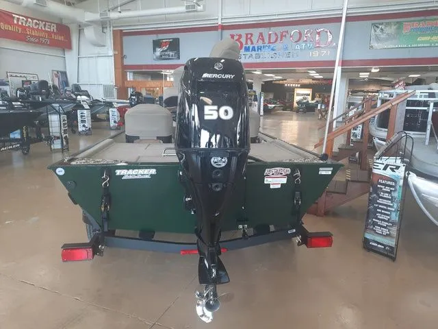 Slide: The Image of Tracker Bass Tracker Classic Limited 2026 - 7