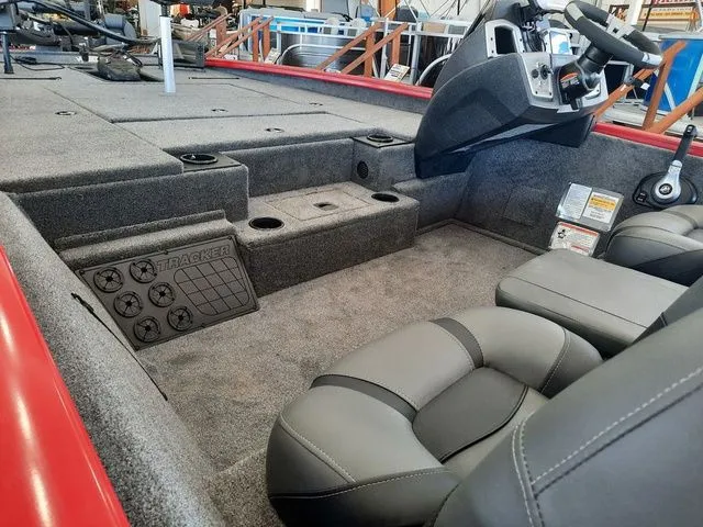 Slide: The Image of Tracker Pro Team 195 TXW 2026 - 6