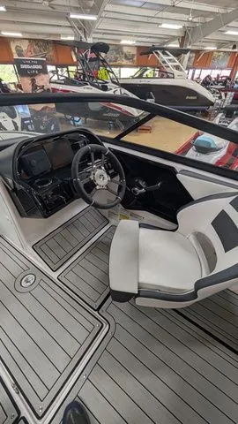 Slide: The Image of Yamaha 195S 2025 - 19