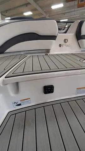 Slide: The Image of Yamaha 195S 2025 - 8