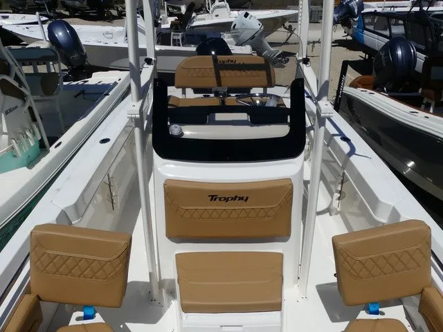 Slide: The Image of Bayliner Trophy T20CC 2026 - 10