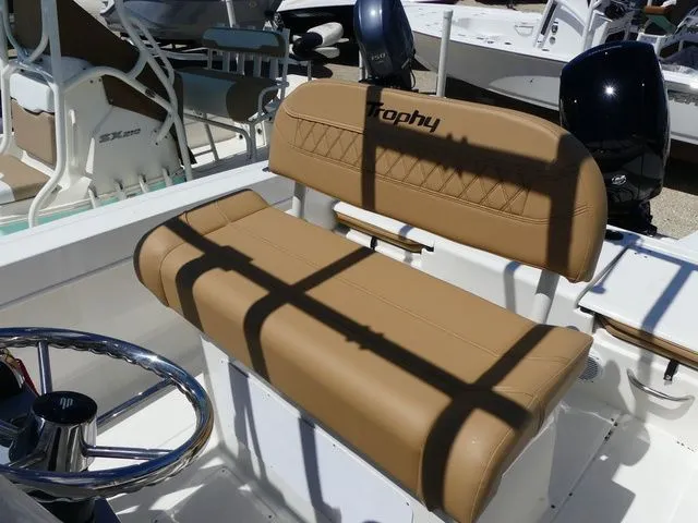 Slide: The Image of Bayliner Trophy T20CC 2026 - 11